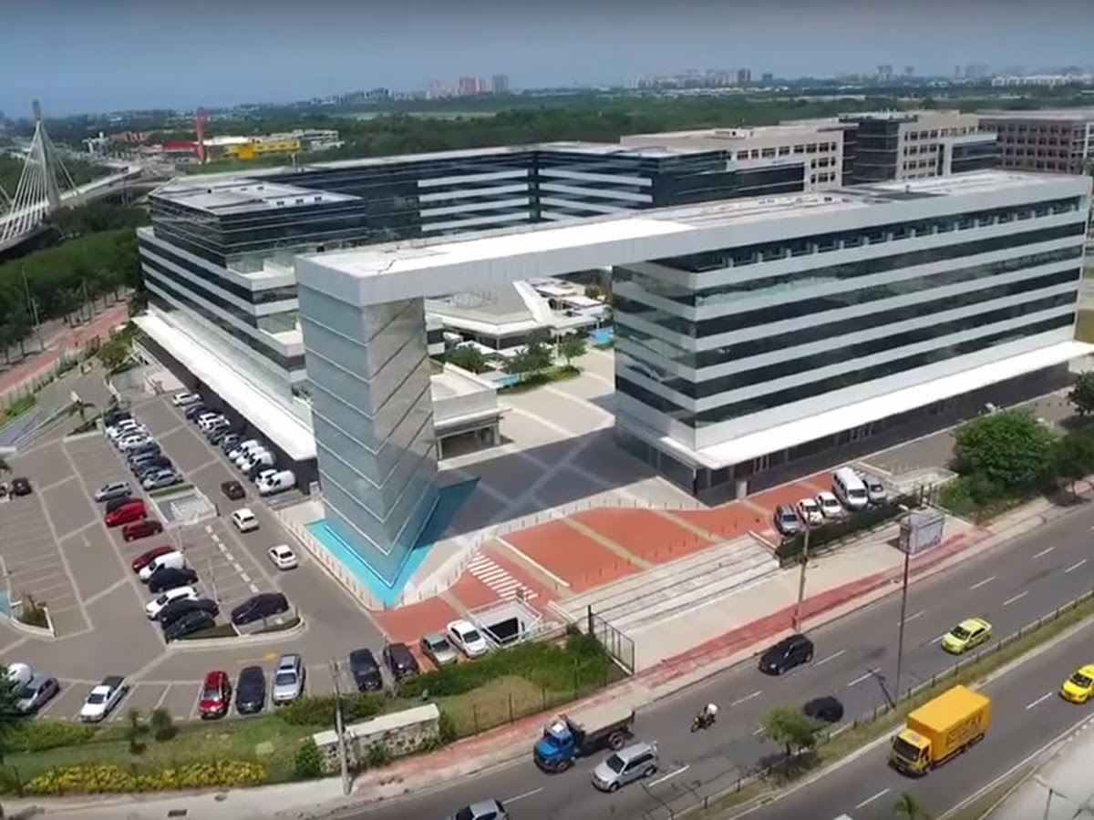 Fachada do edifício Dimension Office & Park, onde fica a Clínica Shamá